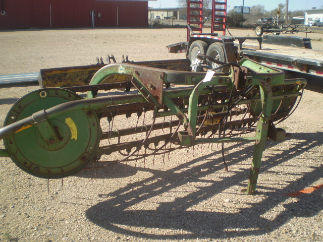 John Deere 654 3pt. hyd. hay rake